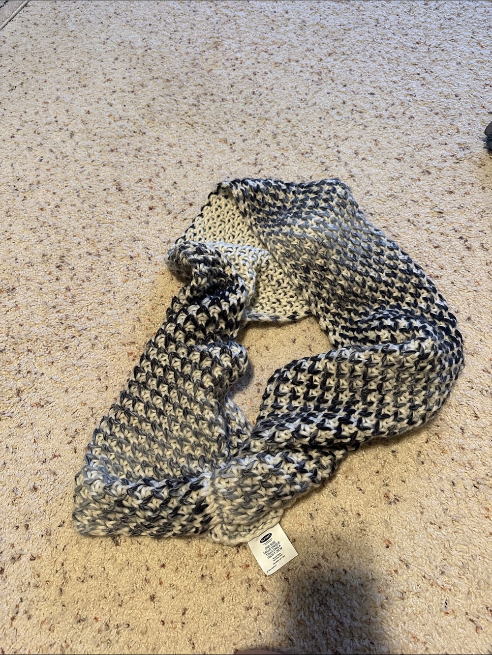 Old Navy Black & Cream Chunky Knit Infinity Scarf